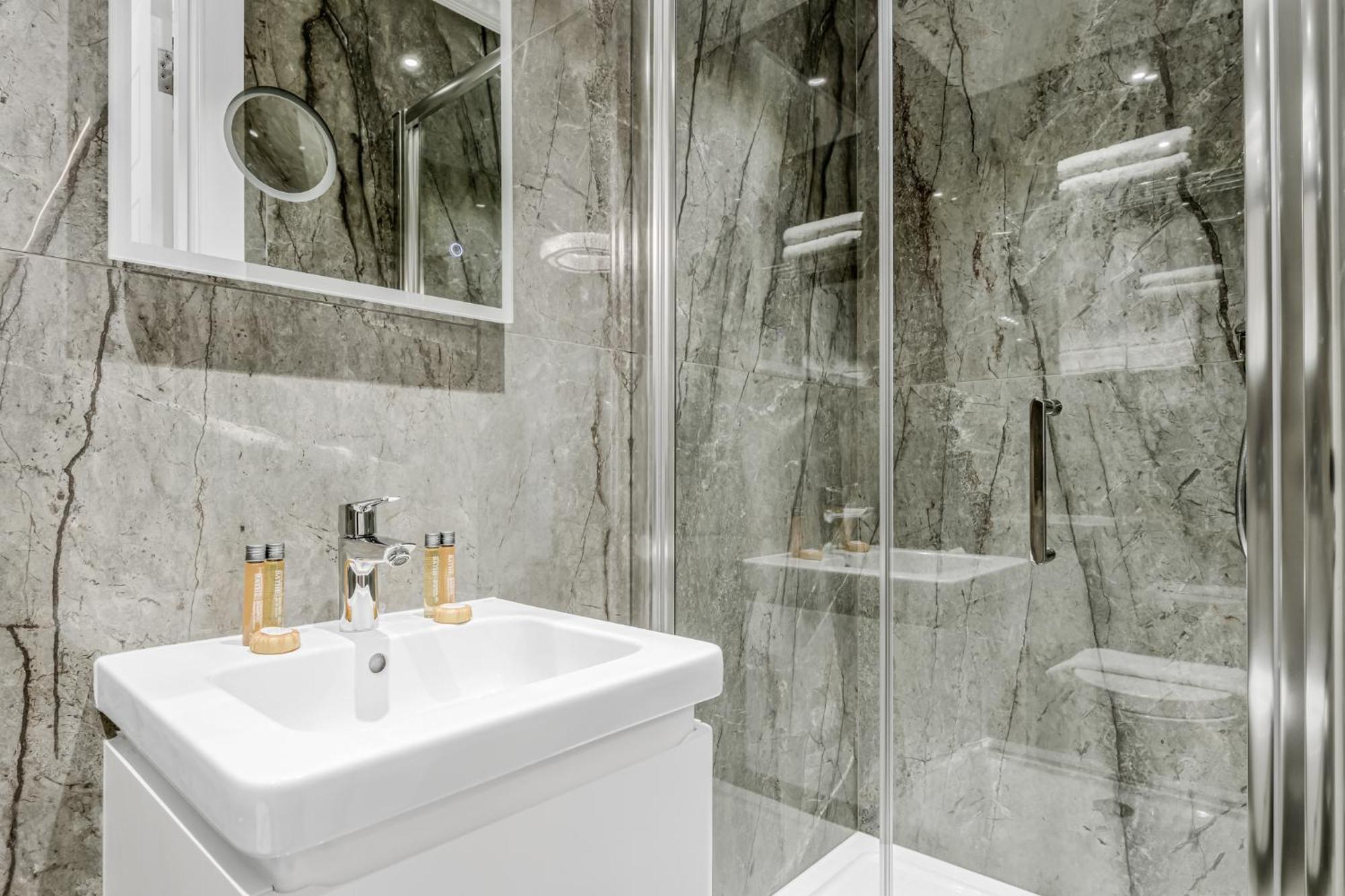 Cleveland Residences Bloomsbury Лондон Экстерьер фото